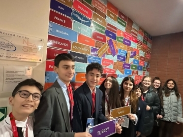 Çevre College Grade 7 Students at JMUN